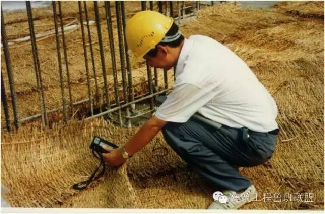 混凝土施工现场的工人们都在忙些啥?