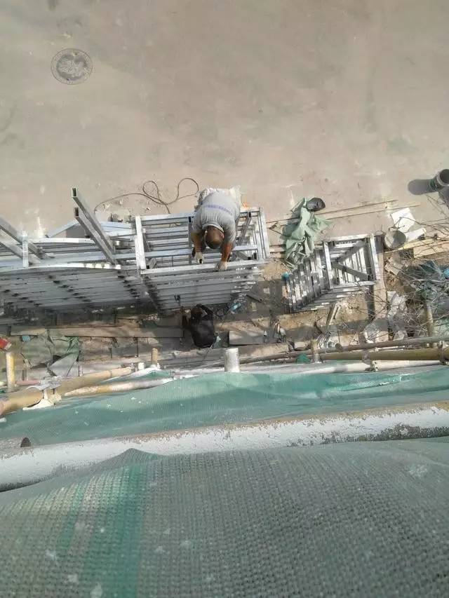 建筑工人一天300元的工资是这样得来的,看完还